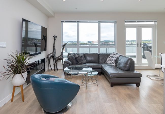 Apartment in Victoria - Chic 2 Bedroom Penthouse with Large Rooftop Patio